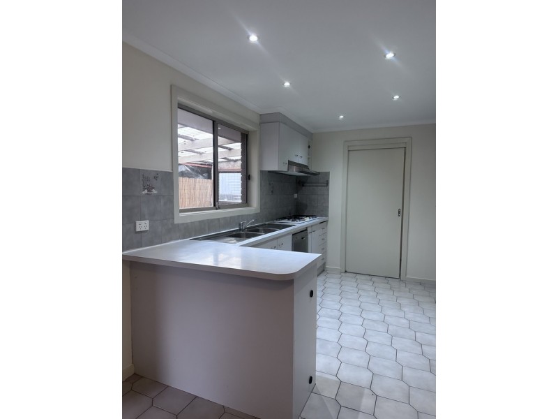 11 Songlark Crescent, Werribee VIC 3030