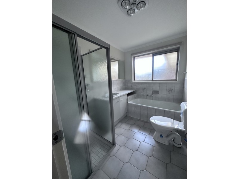 11 Songlark Crescent, Werribee VIC 3030