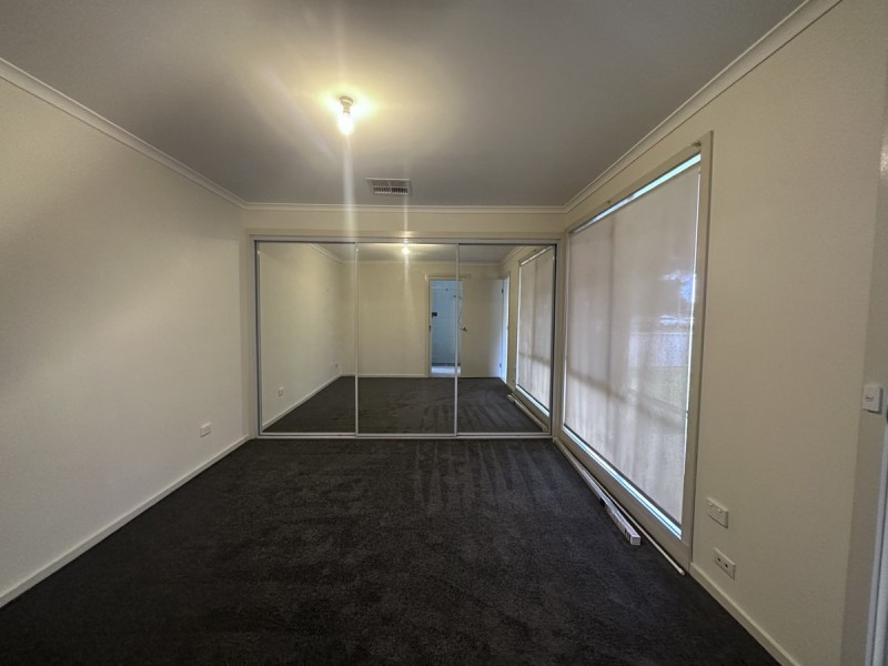 11 Songlark Crescent, Werribee VIC 3030