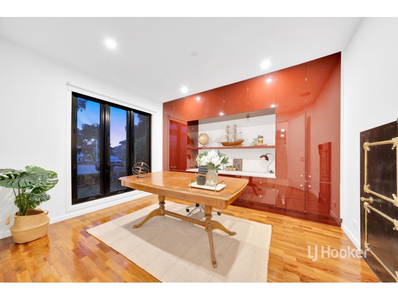 16 Ellis Close, Sanctuary Lakes VIC 3030