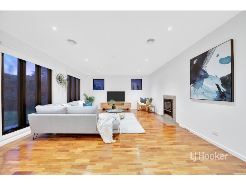 16 Ellis Close, Sanctuary Lakes VIC 3030