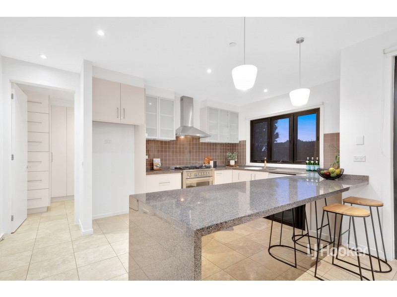 16 Ellis Close, Sanctuary Lakes VIC 3030