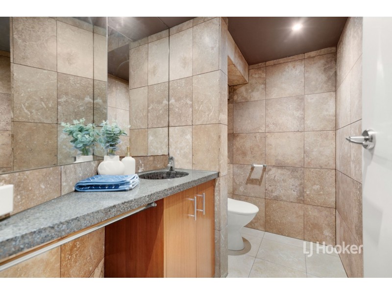 16 Ellis Close, Sanctuary Lakes VIC 3030