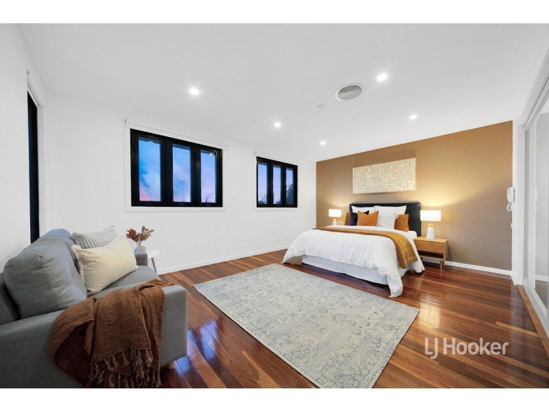 16 Ellis Close, Sanctuary Lakes VIC 3030