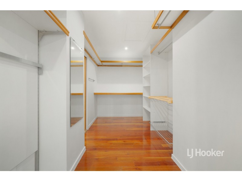 16 Ellis Close, Sanctuary Lakes VIC 3030