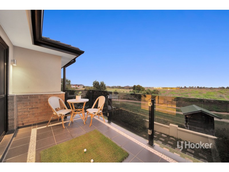 16 Ellis Close, Sanctuary Lakes VIC 3030