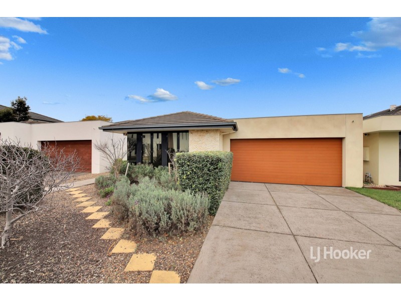 44 Signature Boulevard, Sanctuary Lakes VIC 3030