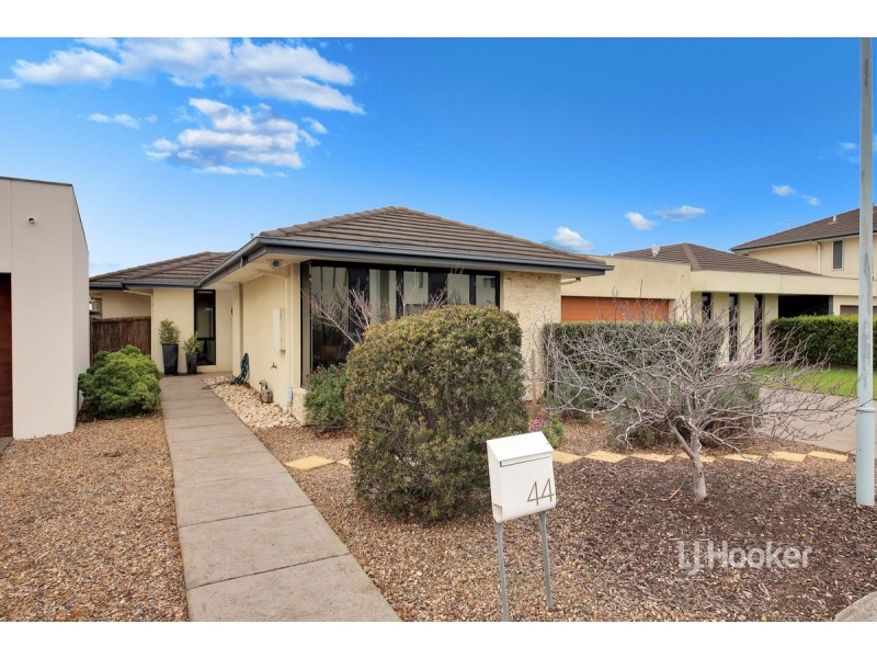 44 Signature Boulevard, Sanctuary Lakes VIC 3030