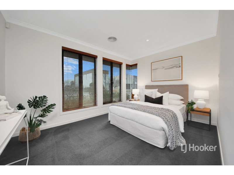 44 Signature Boulevard, Sanctuary Lakes VIC 3030
