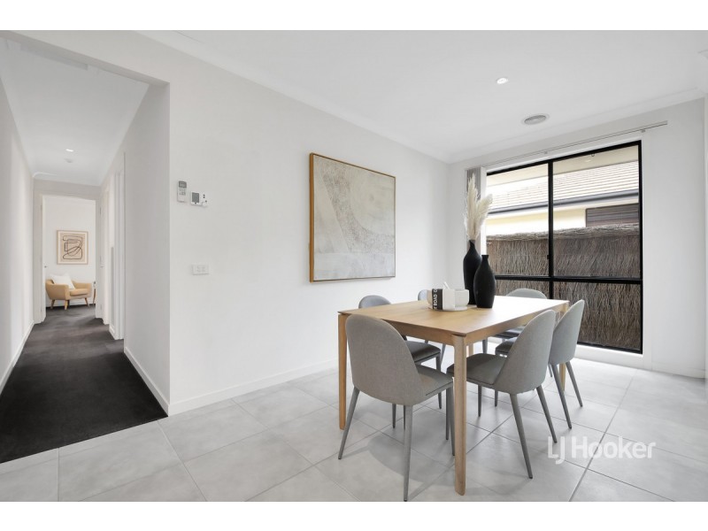 44 Signature Boulevard, Sanctuary Lakes VIC 3030