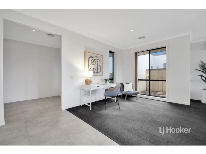 44 Signature Boulevard, Sanctuary Lakes VIC 3030
