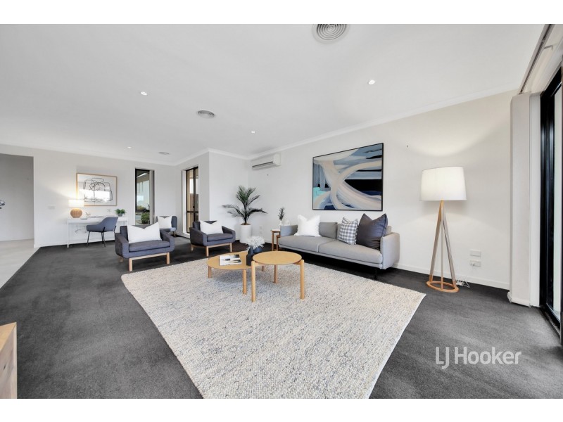 44 Signature Boulevard, Sanctuary Lakes VIC 3030