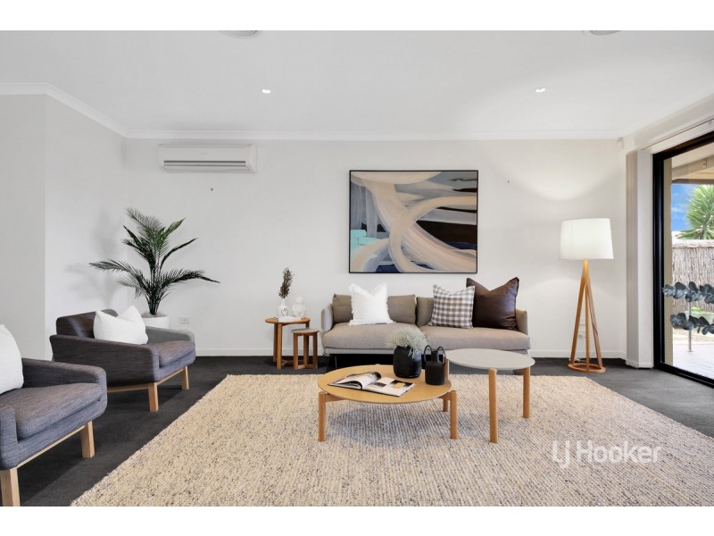 44 Signature Boulevard, Sanctuary Lakes VIC 3030