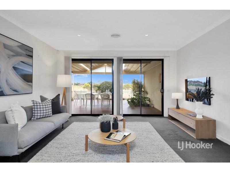 44 Signature Boulevard, Sanctuary Lakes VIC 3030
