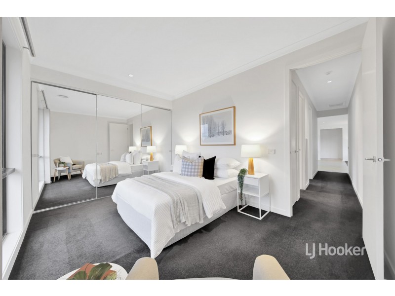 44 Signature Boulevard, Sanctuary Lakes VIC 3030