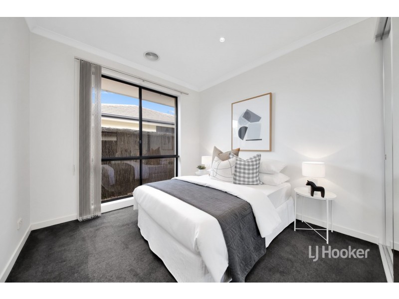 44 Signature Boulevard, Sanctuary Lakes VIC 3030