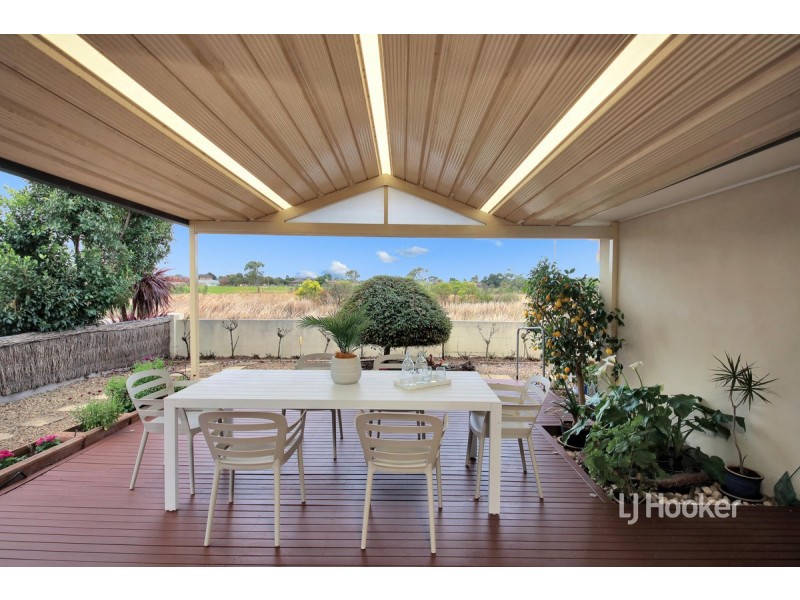 44 Signature Boulevard, Sanctuary Lakes VIC 3030