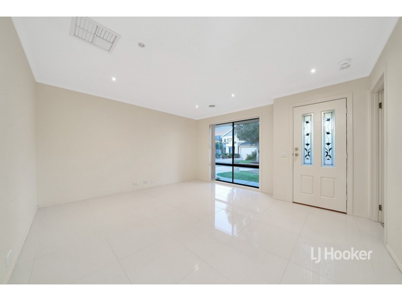 12 Monterey Bay Drive, Sanctuary Lakes VIC 3030