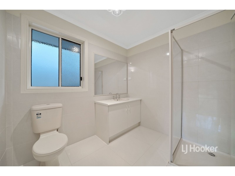 12 Monterey Bay Drive, Sanctuary Lakes VIC 3030
