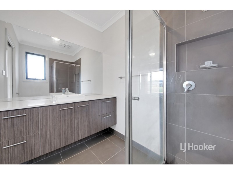 25 Kohli Crescent, Rockbank VIC 3335