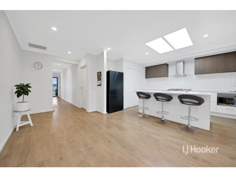 25 Kohli Crescent, Rockbank VIC 3335