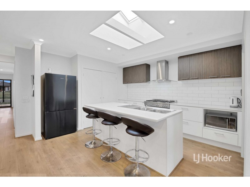 25 Kohli Crescent, Rockbank VIC 3335