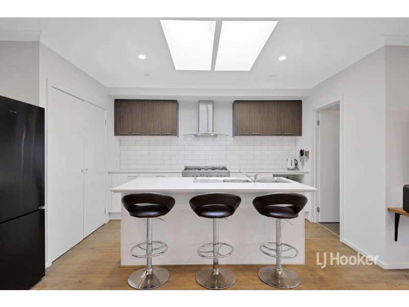 25 Kohli Crescent, Rockbank VIC 3335