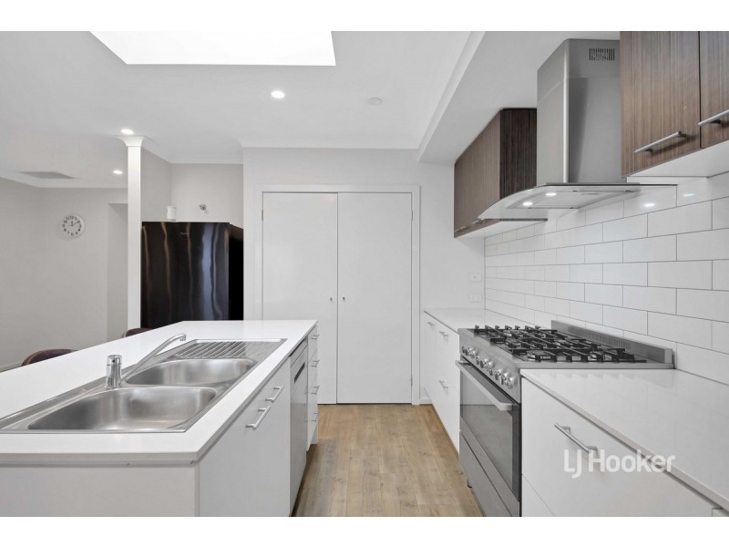25 Kohli Crescent, Rockbank VIC 3335