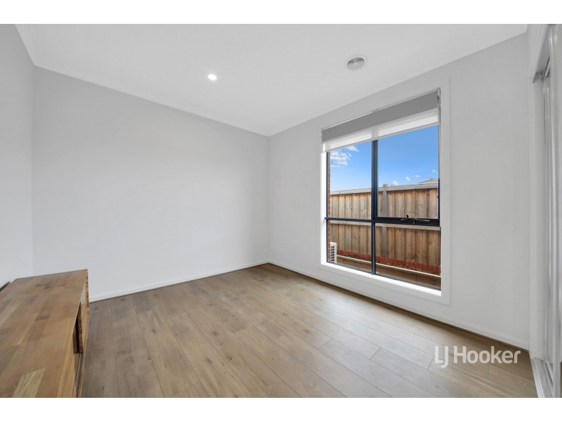 25 Kohli Crescent, Rockbank VIC 3335