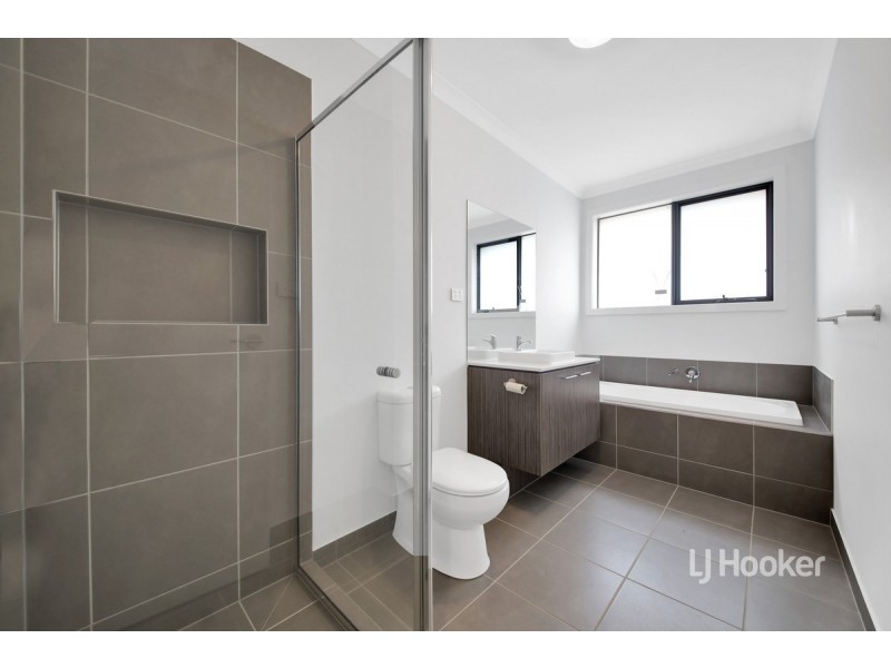 25 Kohli Crescent, Rockbank VIC 3335
