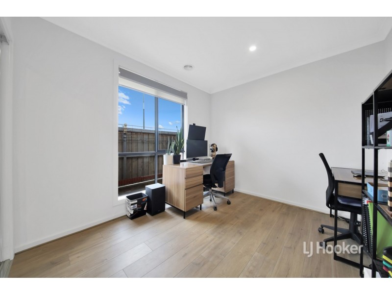 25 Kohli Crescent, Rockbank VIC 3335