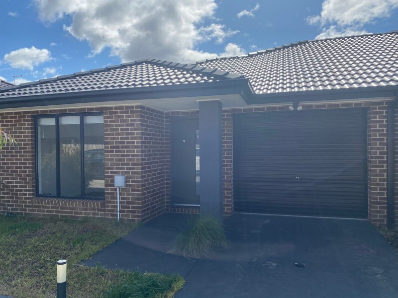 5 Toohey Close, Melton South VIC 3338