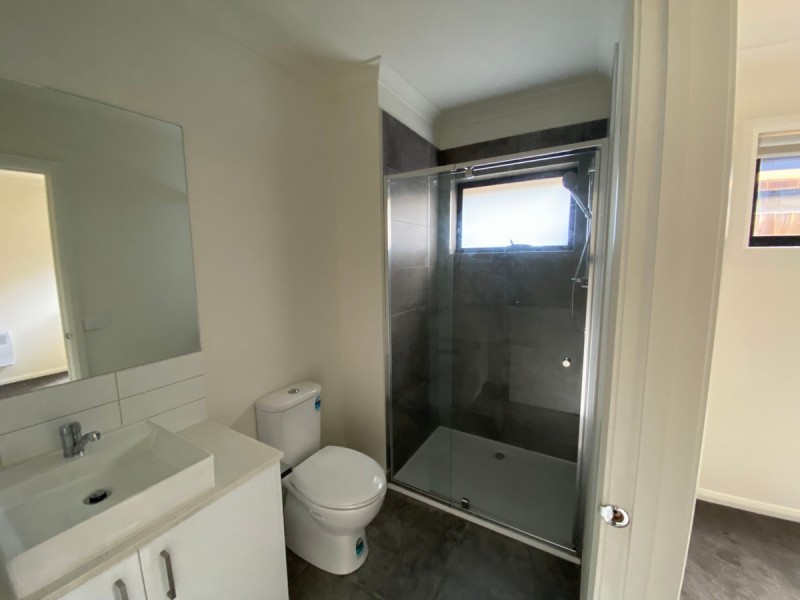 5 Toohey Close, Melton South VIC 3338