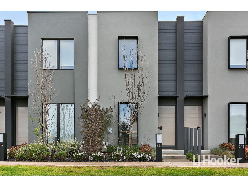 241 Waterhaven Boulevard, Point Cook VIC 3030