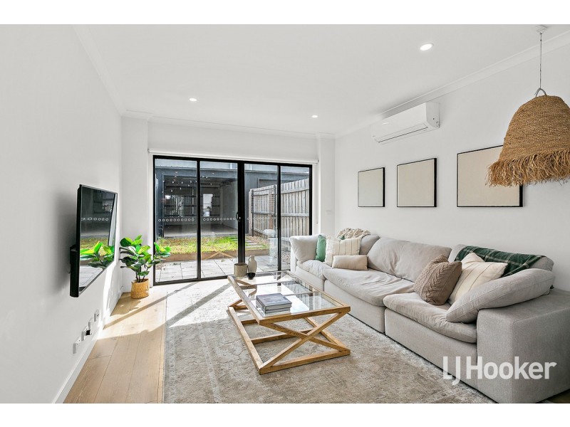 241 Waterhaven Boulevard, Point Cook VIC 3030