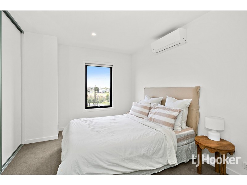 241 Waterhaven Boulevard, Point Cook VIC 3030