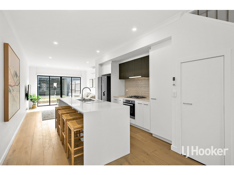 241 Waterhaven Boulevard, Point Cook VIC 3030