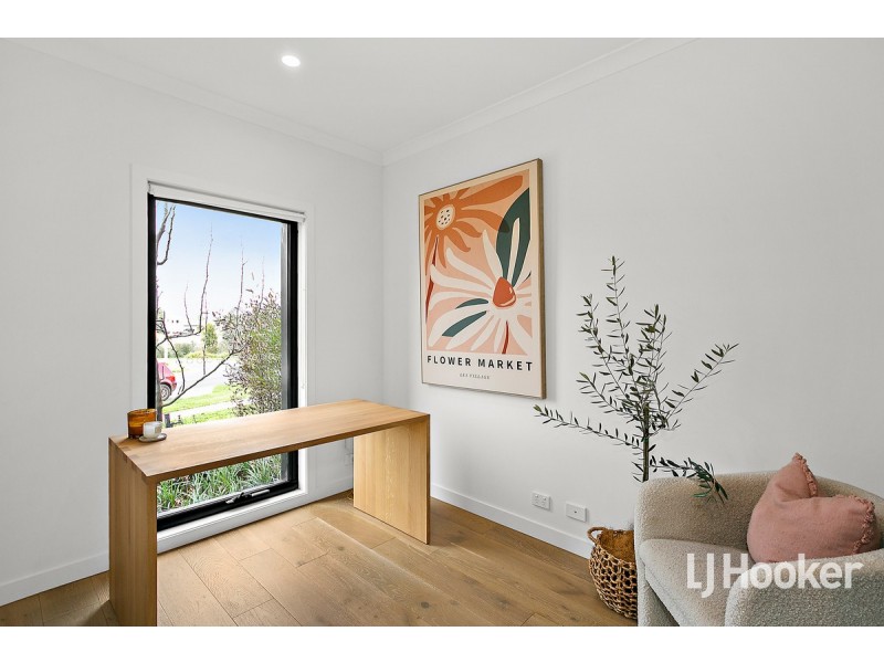 241 Waterhaven Boulevard, Point Cook VIC 3030