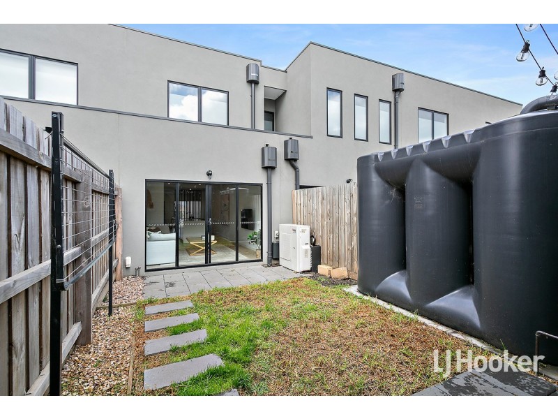 241 Waterhaven Boulevard, Point Cook VIC 3030