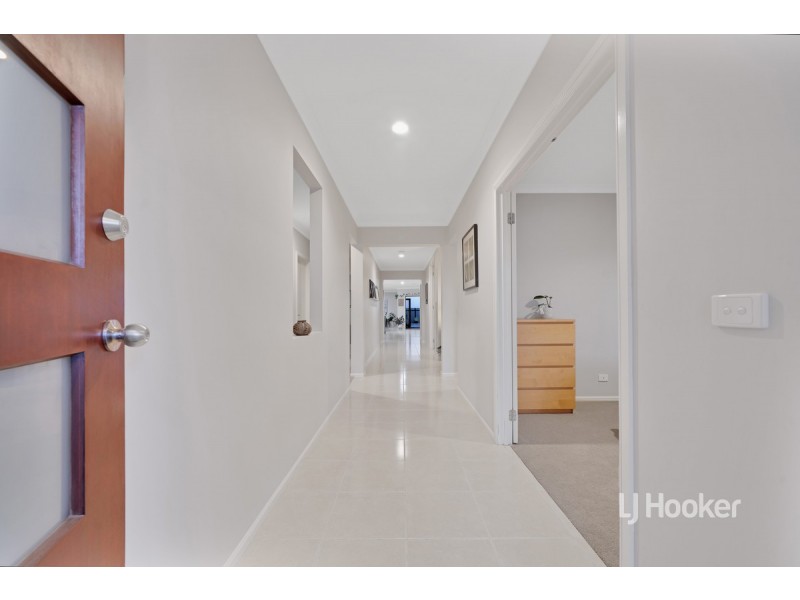 25 Peppertree Drive, Point Cook VIC 3030