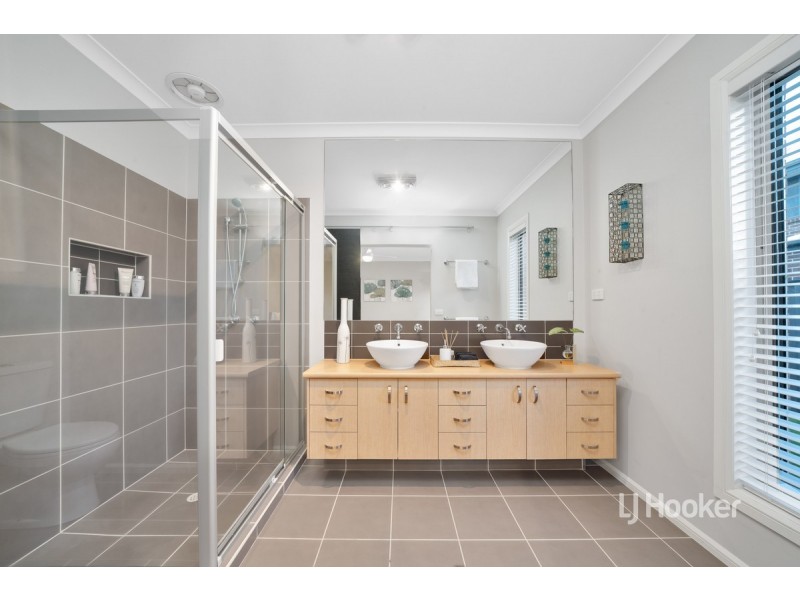 25 Peppertree Drive, Point Cook VIC 3030