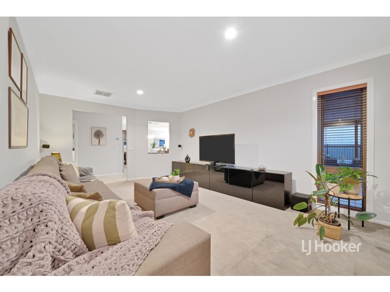 25 Peppertree Drive, Point Cook VIC 3030