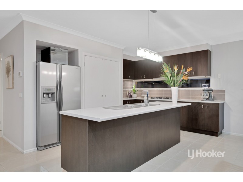 25 Peppertree Drive, Point Cook VIC 3030