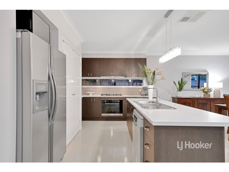 25 Peppertree Drive, Point Cook VIC 3030