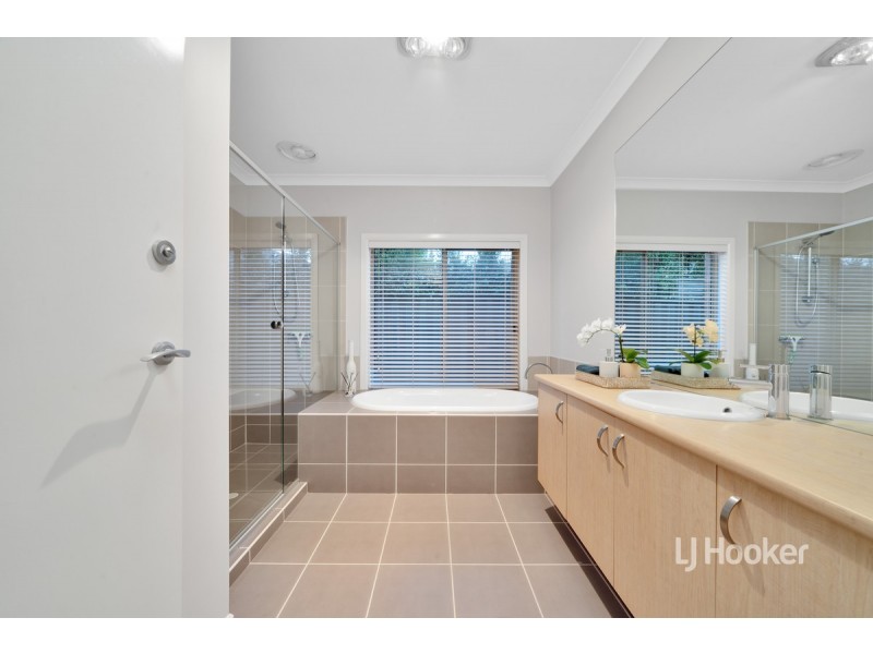 25 Peppertree Drive, Point Cook VIC 3030