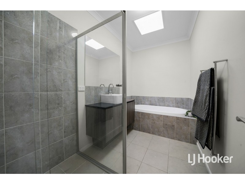 90 Fongeo Drive, Point Cook VIC 3030