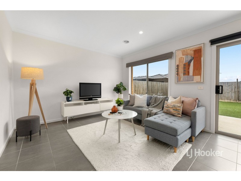 10 Akthar Avenue, Rockbank VIC 3335