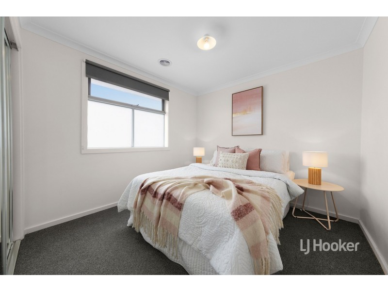 10 Akthar Avenue, Rockbank VIC 3335