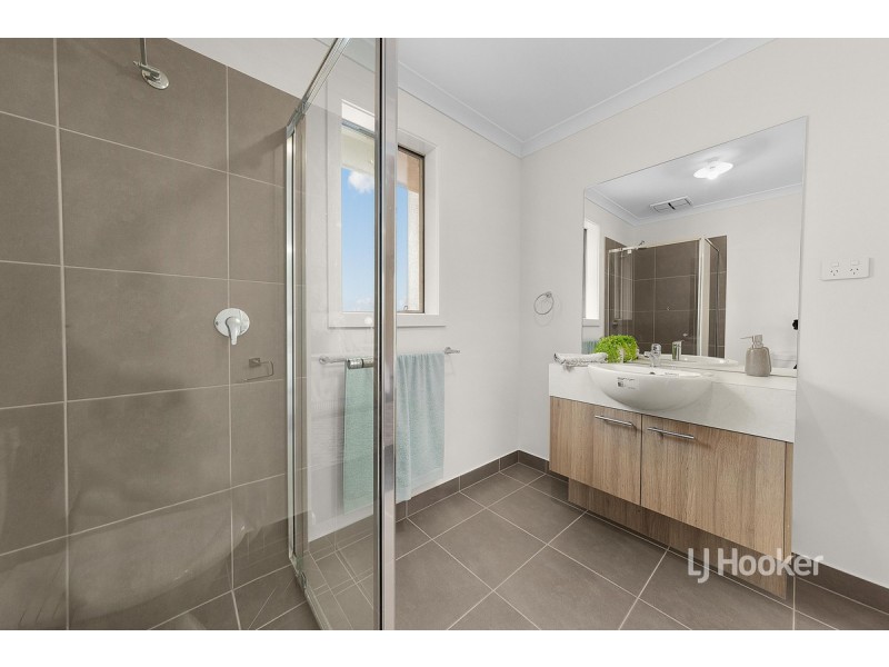 10 Akthar Avenue, Rockbank VIC 3335