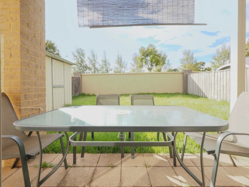 11 Broadbeach Circuit, Sanctuary Lakes VIC 3030